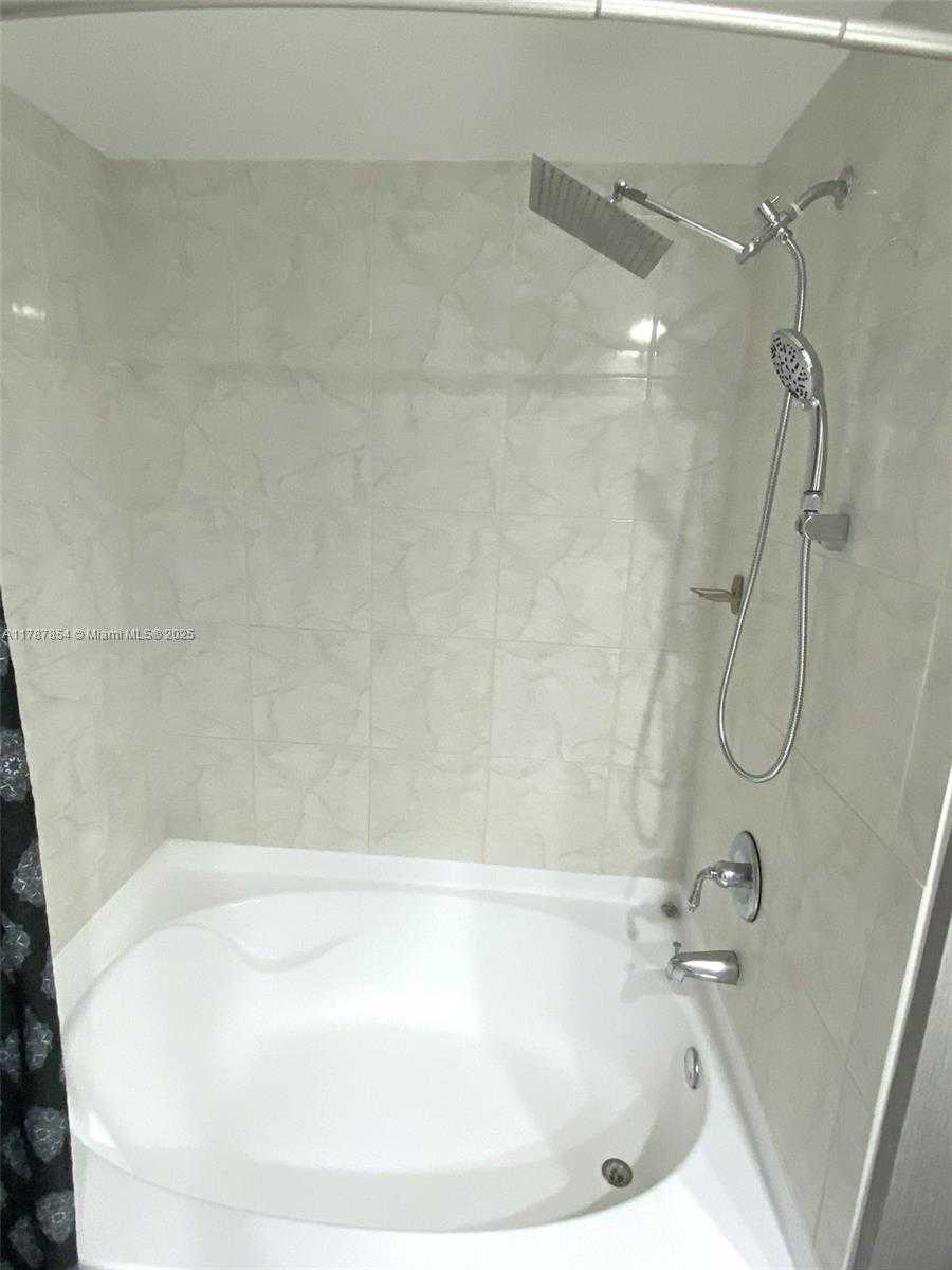 Small Image of 18800 NORTH EAST 29TH AVE #1028, Aventura Number 18
