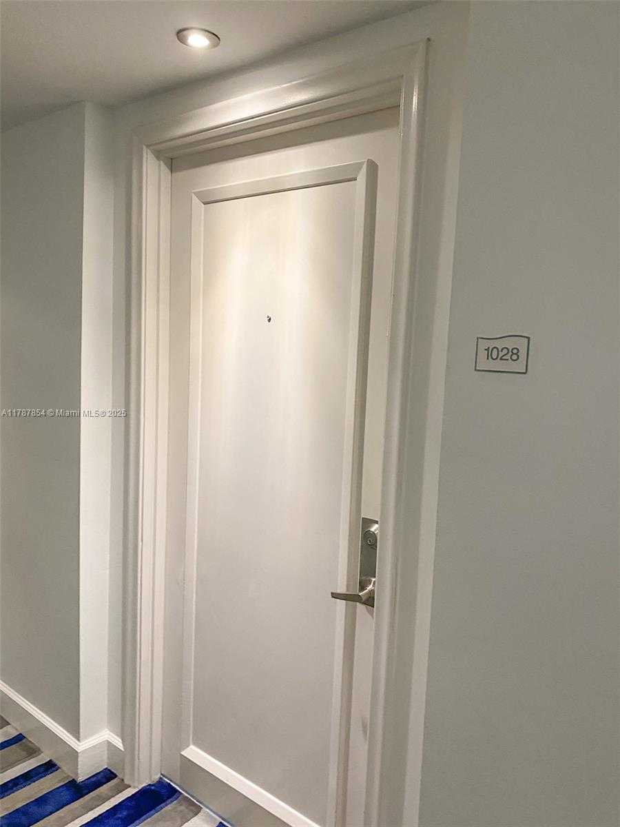Small Image of 18800 NORTH EAST 29TH AVE #1028, Aventura Number 2
