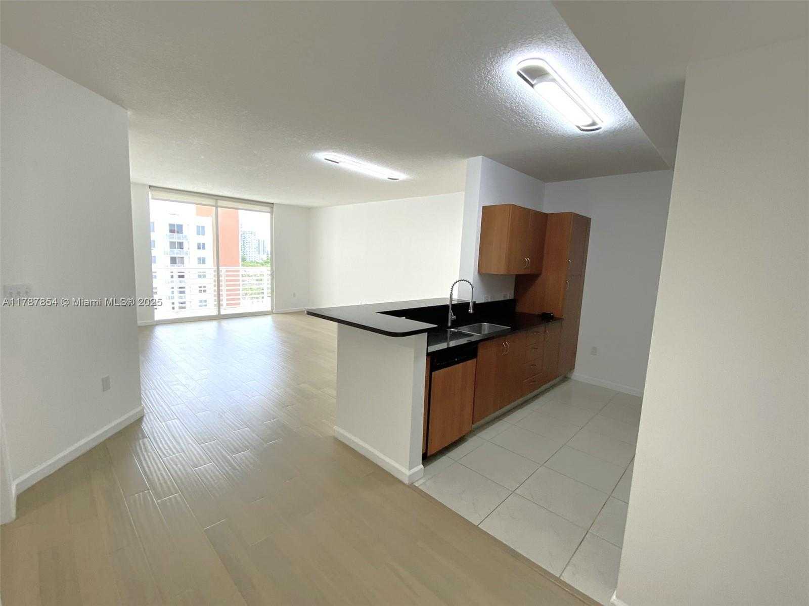 Small Image of 18800 NORTH EAST 29TH AVE #1028, Aventura Number 3