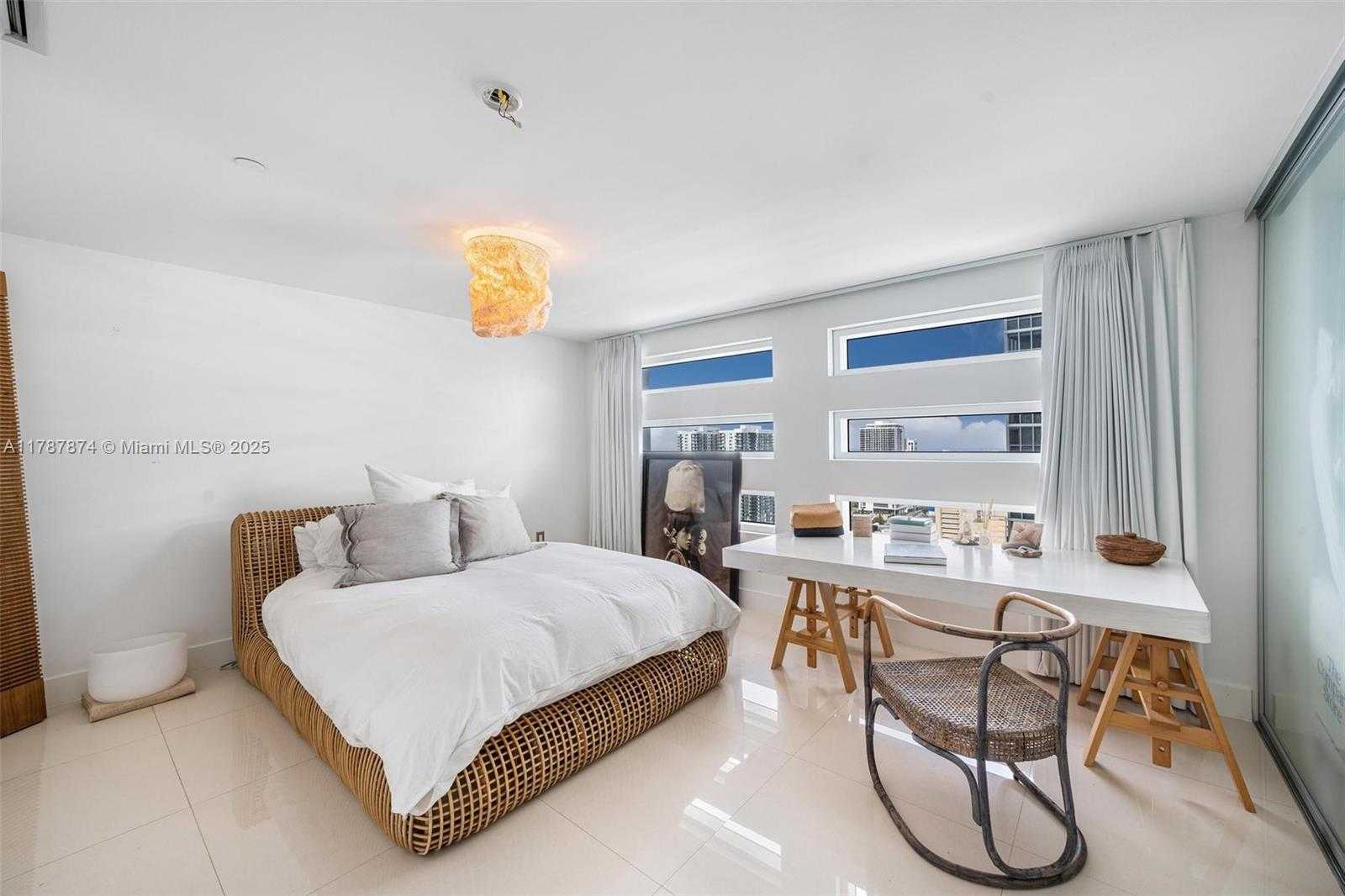 Small Image of 1040 BISCAYNE BLVD #2904, Miami Number 6