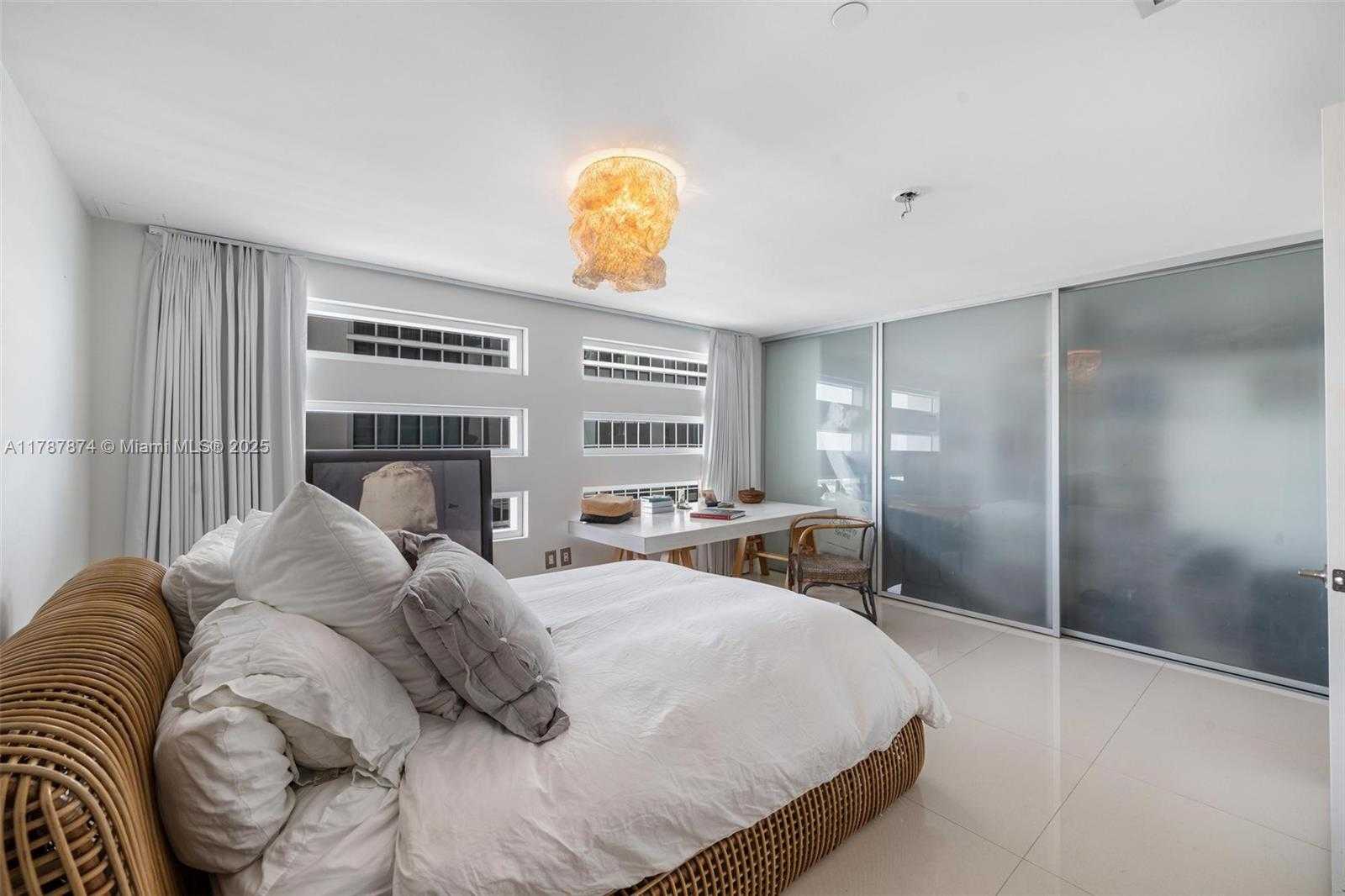 Small Image of 1040 BISCAYNE BLVD #2904, Miami Number 7