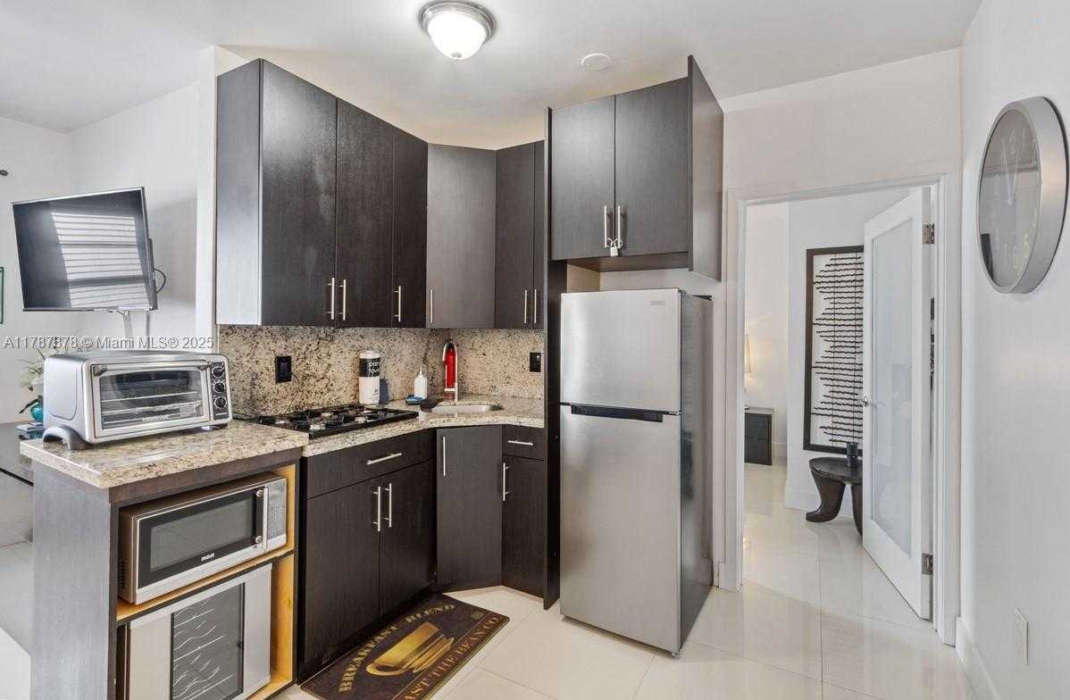 Small Image of 335 OCEAN DR #310, Miami Beach Number 4