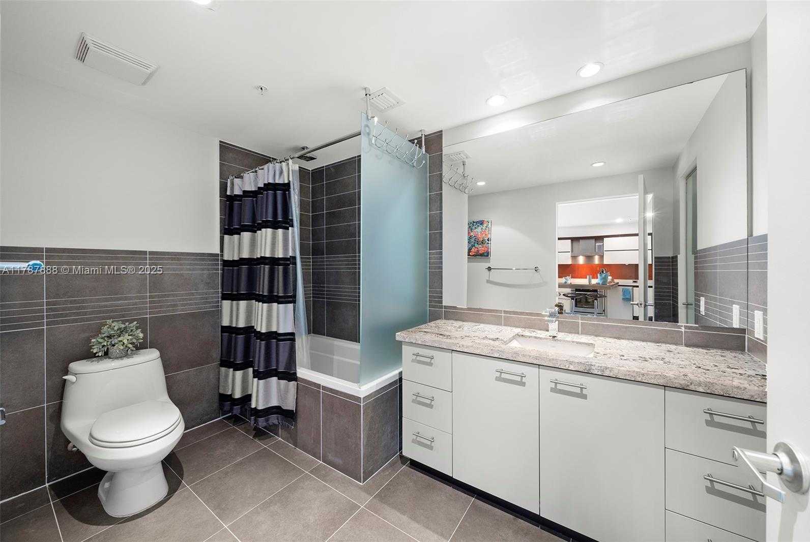 Small Image of 2100 PARK AVE #505, Miami Beach Number 21