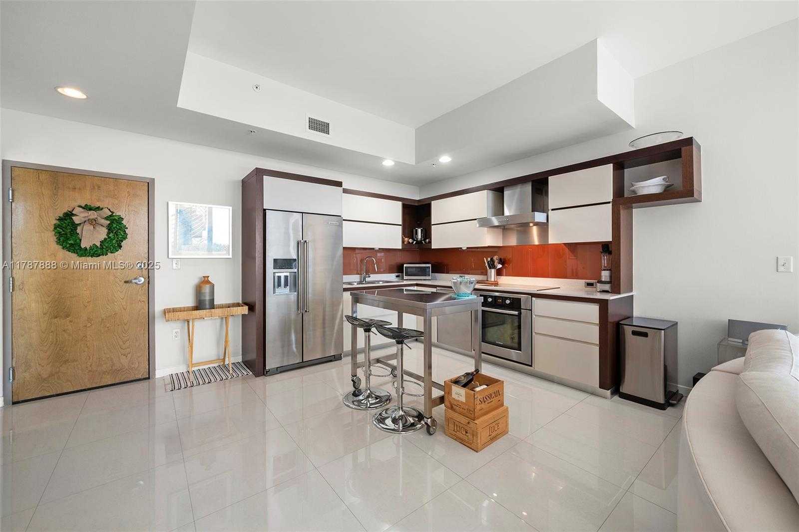 Small Image of 2100 PARK AVE #505, Miami Beach Number 3