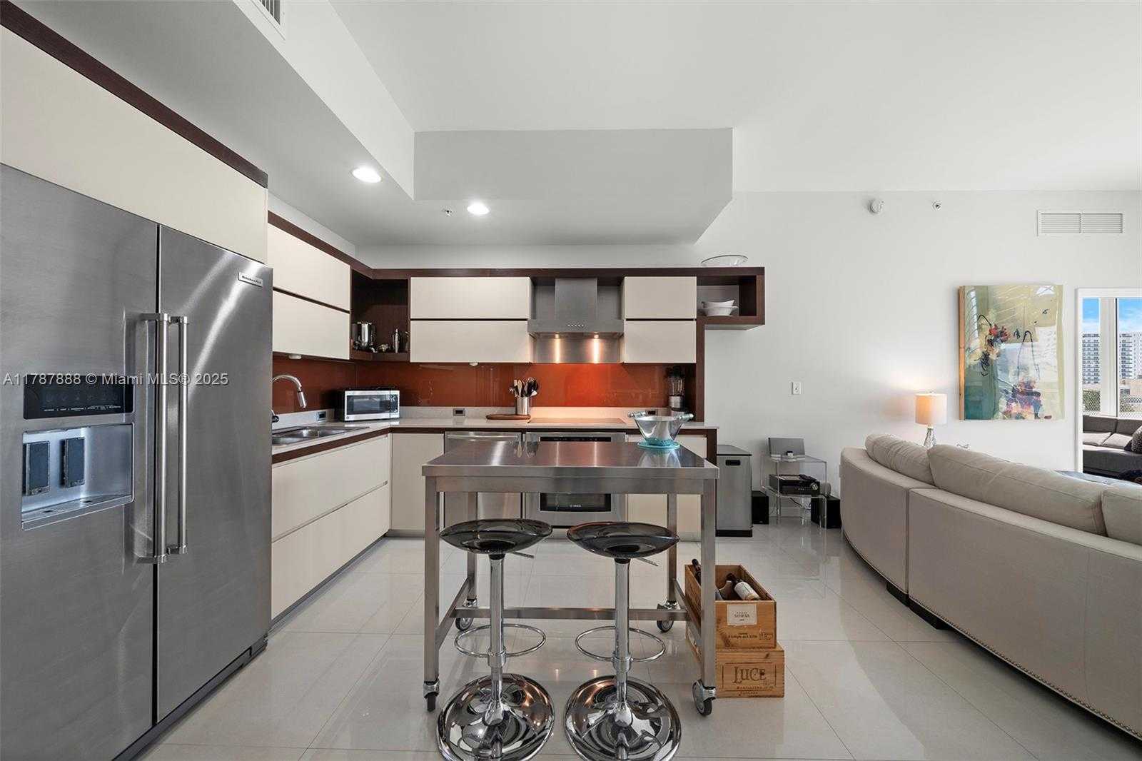 Small Image of 2100 PARK AVE #505, Miami Beach Number 4
