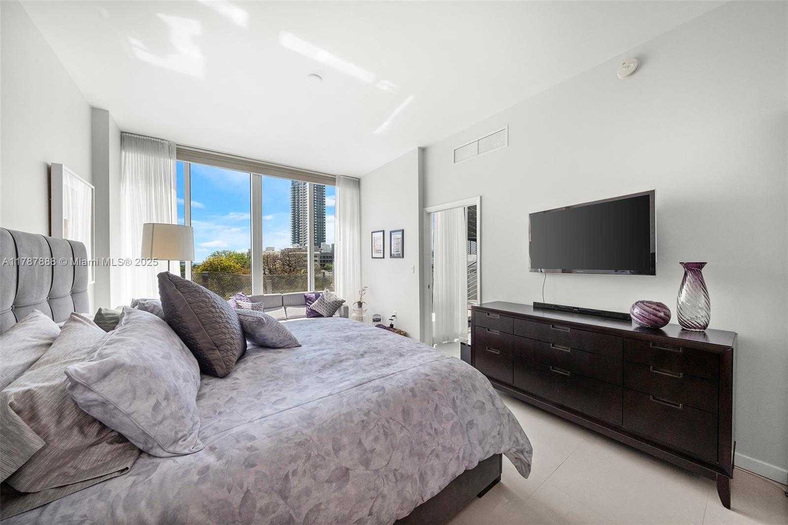 Small Image of 2100 PARK AVE #505, Miami Beach Number 6