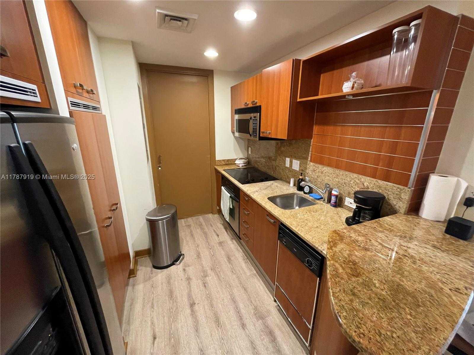 Small Image of 1395 BRICKELL AVE #3211, Miami Number 2