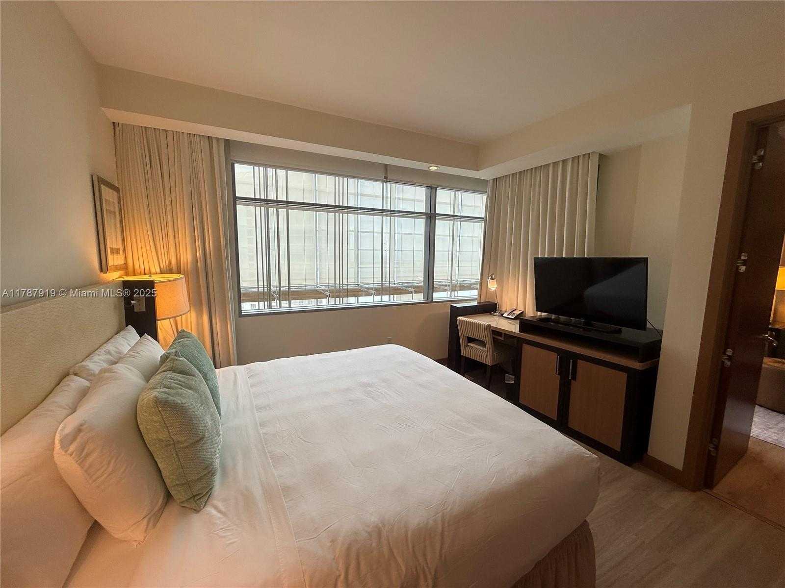 Small Image of 1395 BRICKELL AVE #3211, Miami Number 7