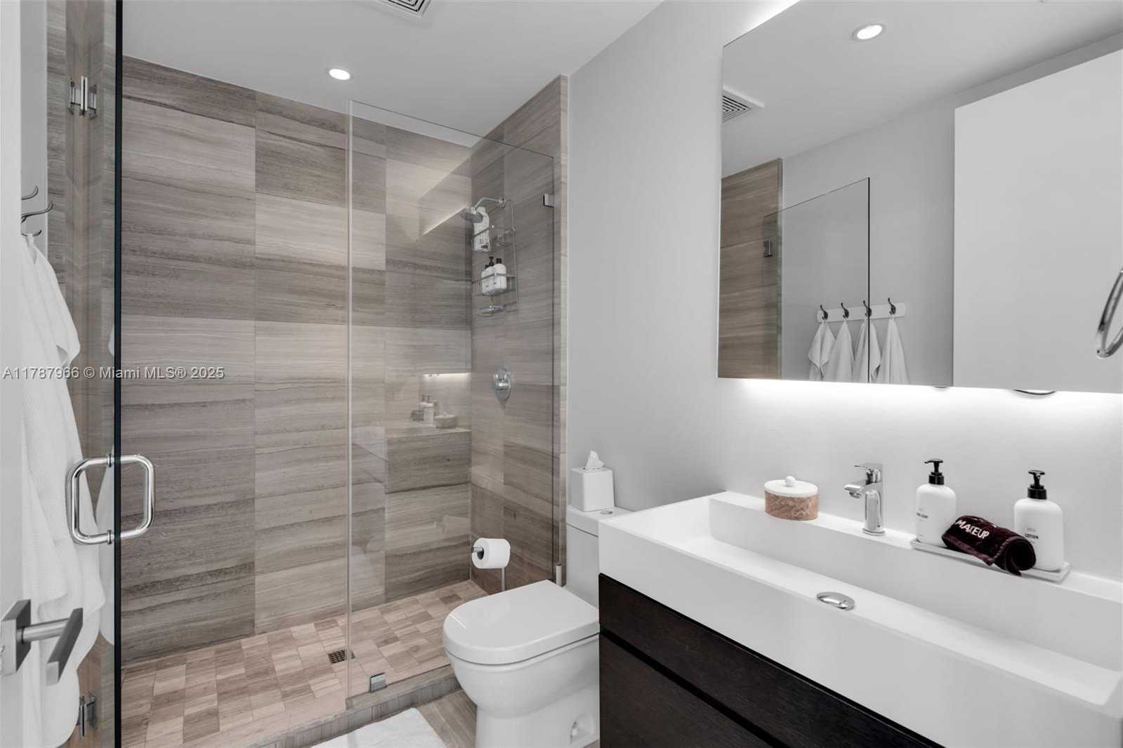 Small Image of 6901 COLLINS AVE #502, Miami Beach Number 12