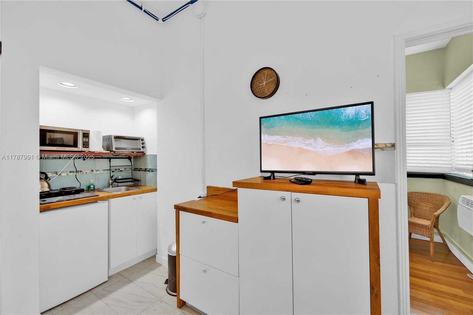 Small Image of 255 WEST 24TH ST #136, Miami Beach Number 3