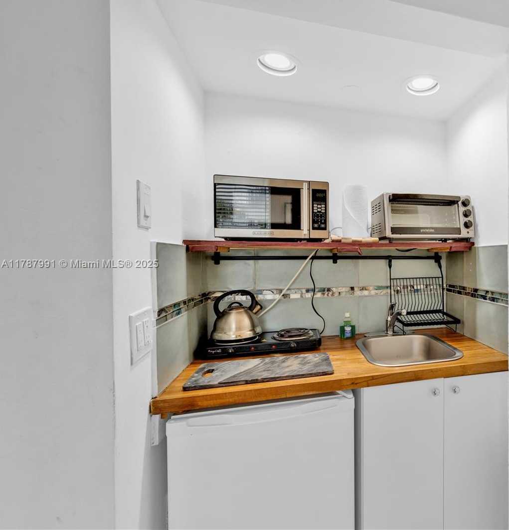 Small Image of 255 WEST 24TH ST #136, Miami Beach Number 4