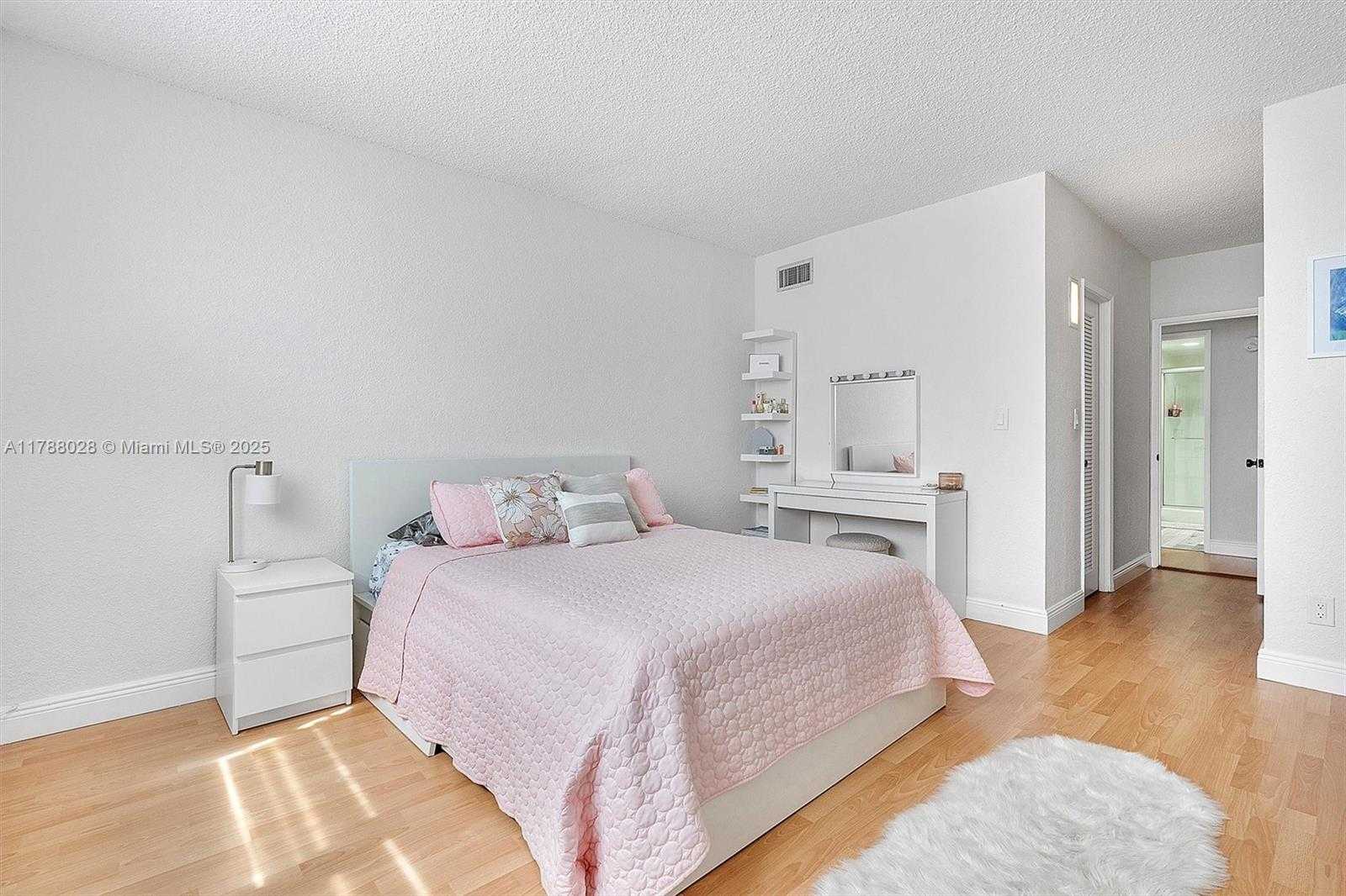 Small Image of 19390 COLLINS AVE #1501, Sunny Isles Beach Number 17
