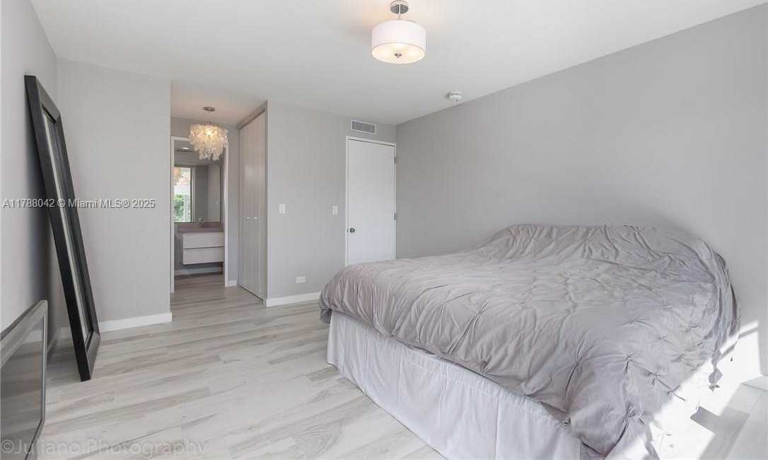 Small Image of 2451 BRICKELL AVE #3E, Miami Number 5