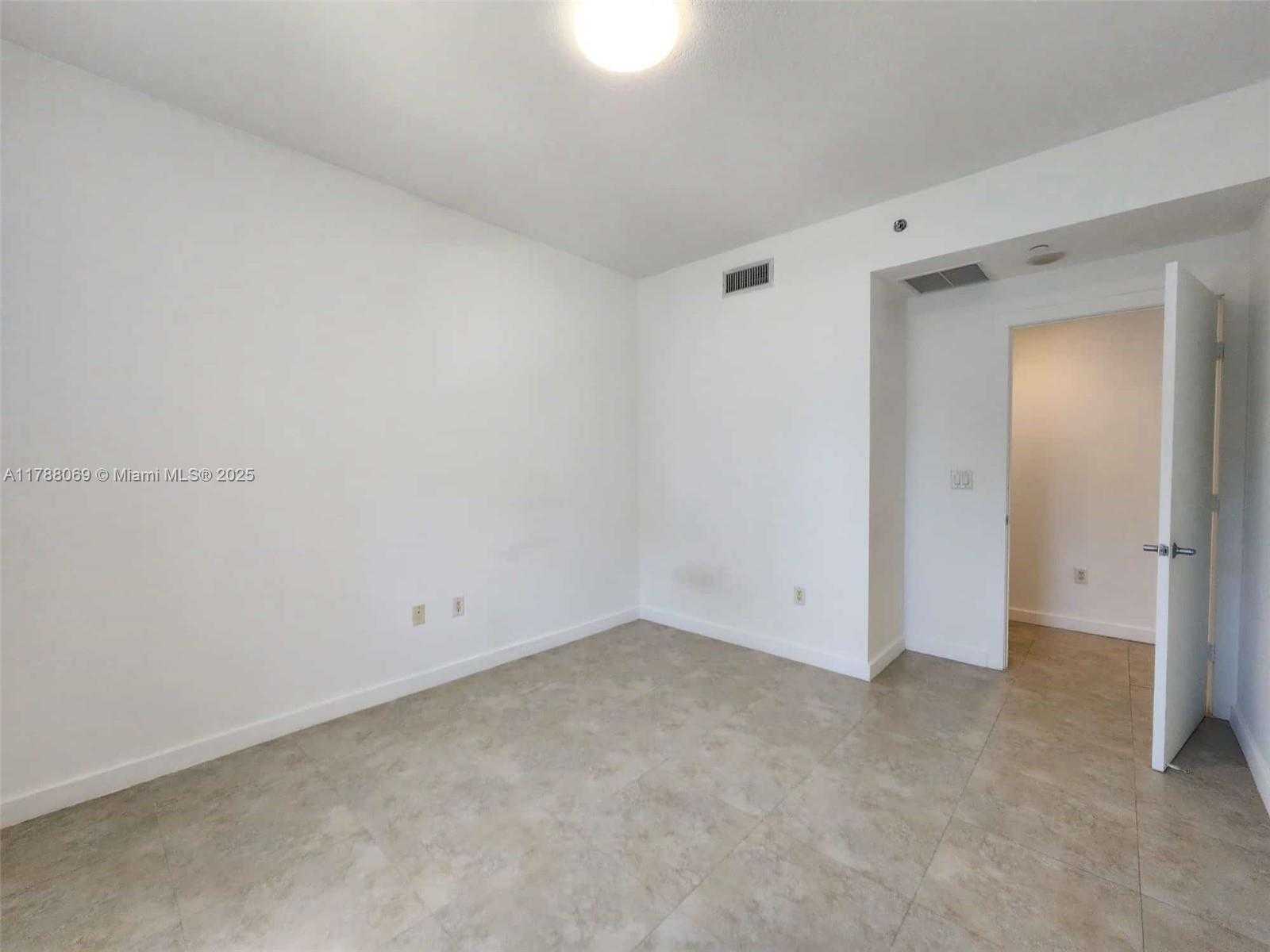 Small Image of 1060 BRICKELL AVE #2007, Miami Number 7