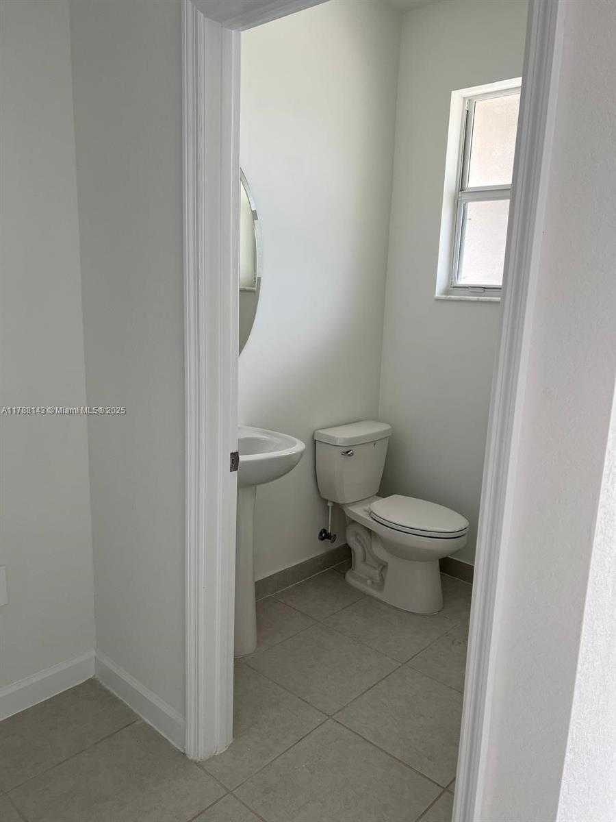 Small Image of 1676 SOUTH EAST 26TH TER, Homestead Number 21