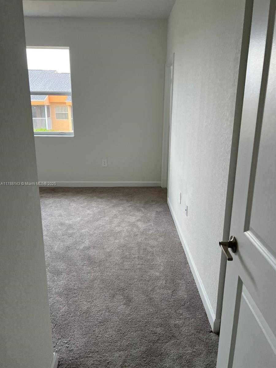 Small Image of 1676 SOUTH EAST 26TH TER, Homestead Number 28