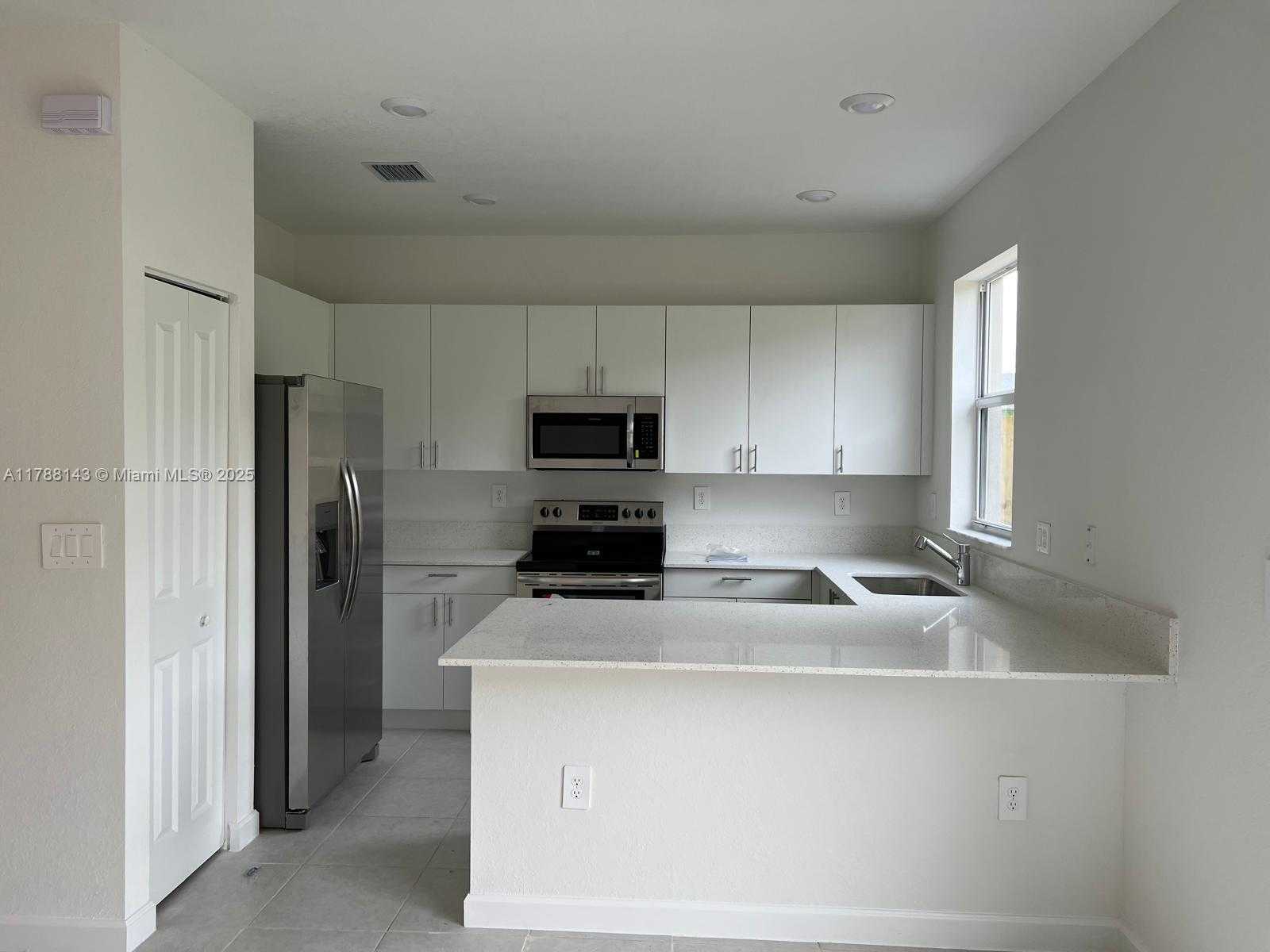 Small Image of 1676 SOUTH EAST 26TH TER, Homestead Number 3