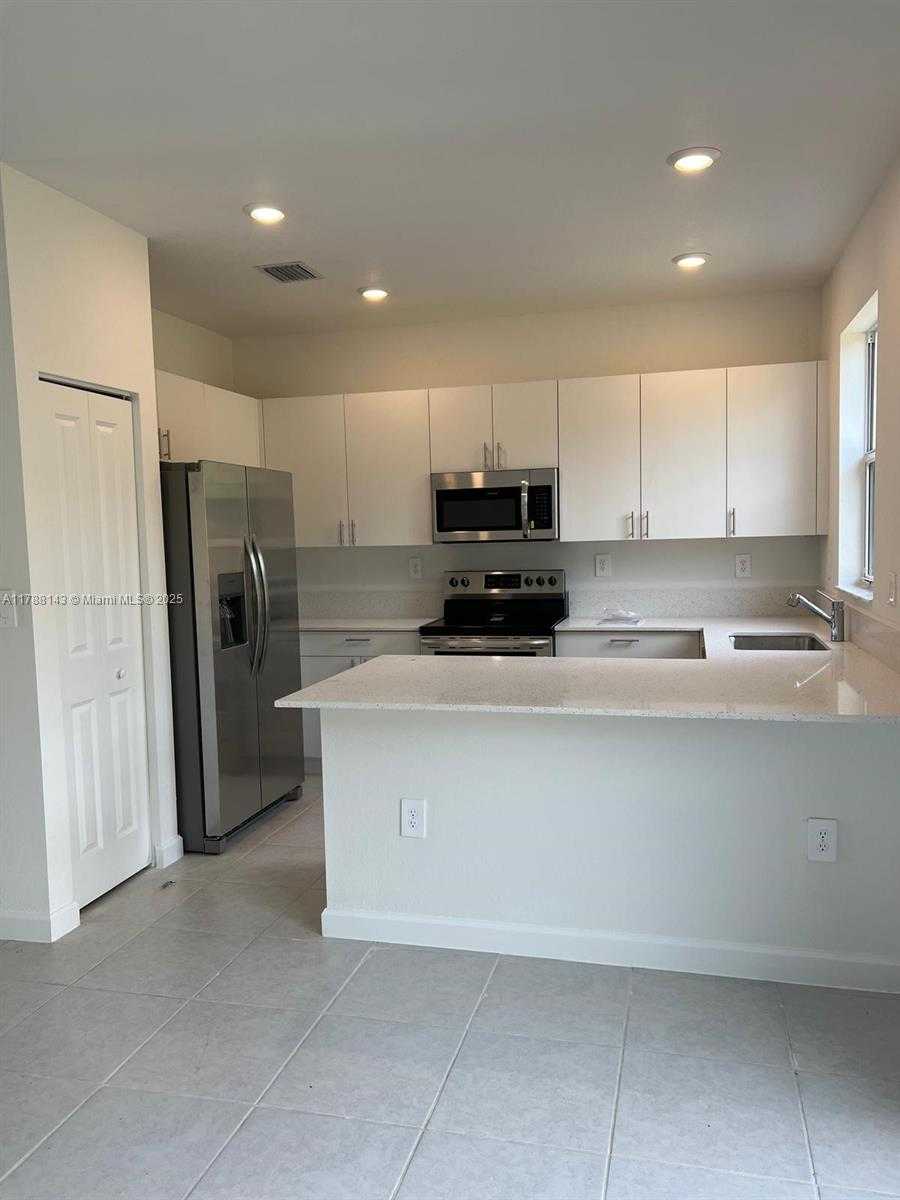 Small Image of 1676 SOUTH EAST 26TH TER, Homestead Number 4
