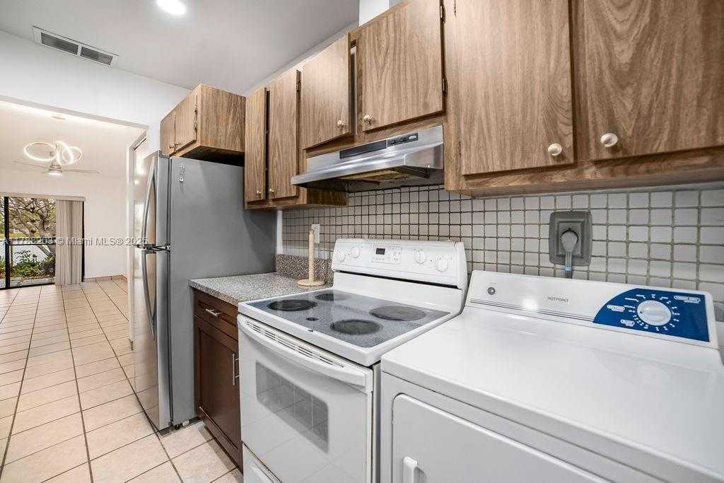 Small Image of 5229 SOUTH WEST 139TH CT, Miami Number 10