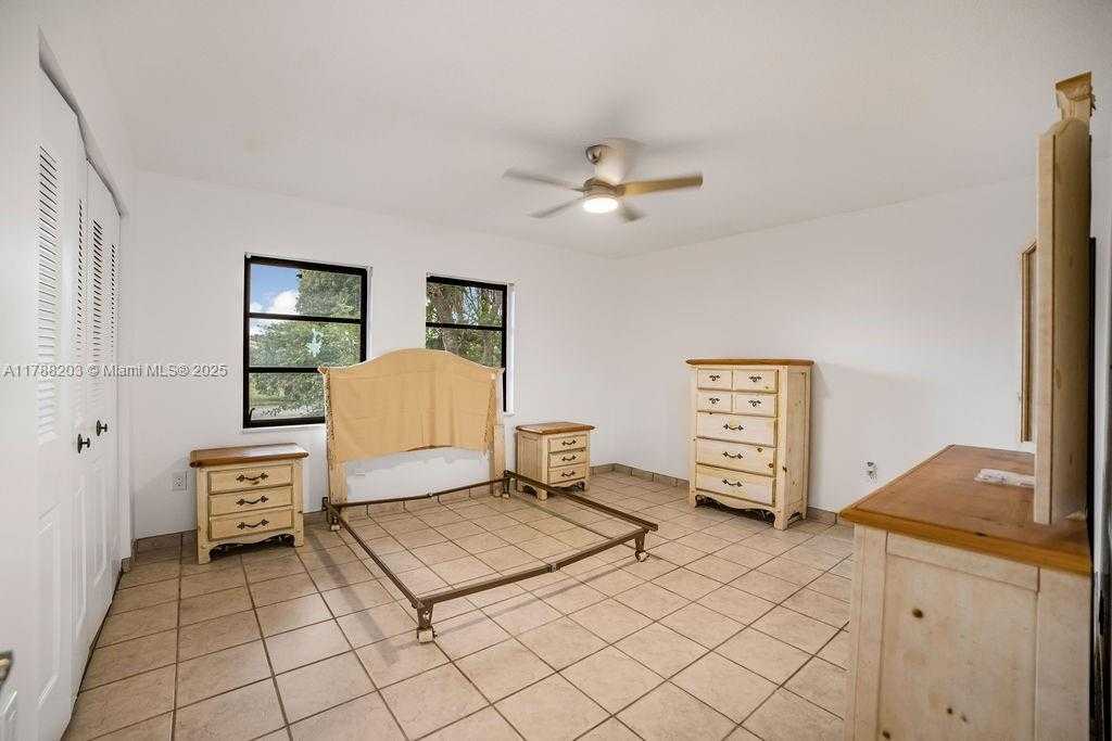Small Image of 5229 SOUTH WEST 139TH CT, Miami Number 12