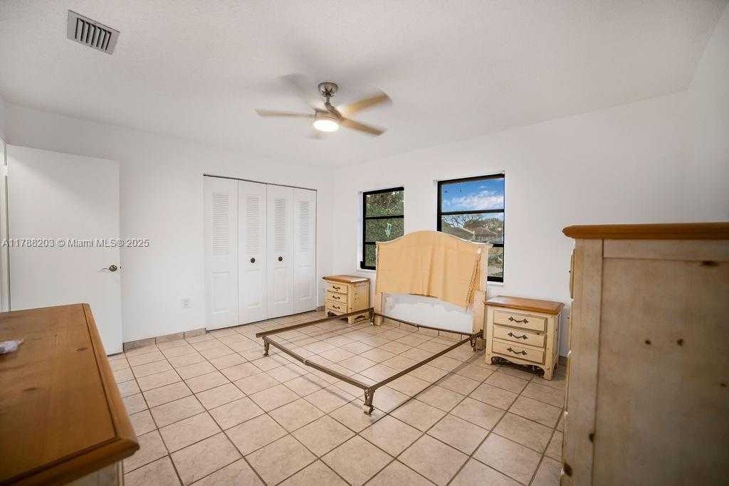 Small Image of 5229 SOUTH WEST 139TH CT, Miami Number 13