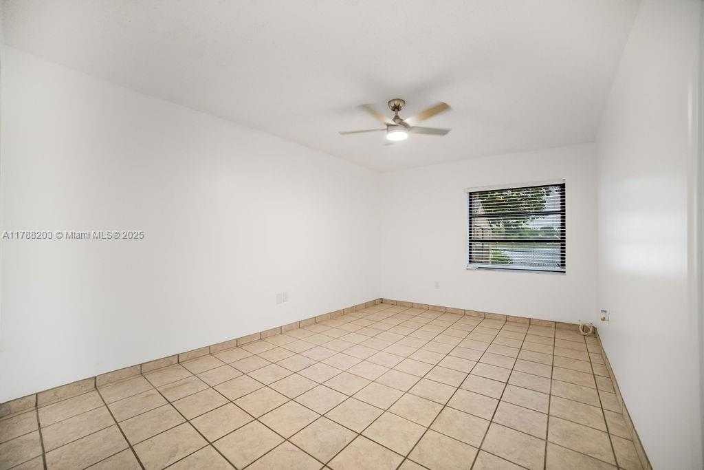 Small Image of 5229 SOUTH WEST 139TH CT, Miami Number 15
