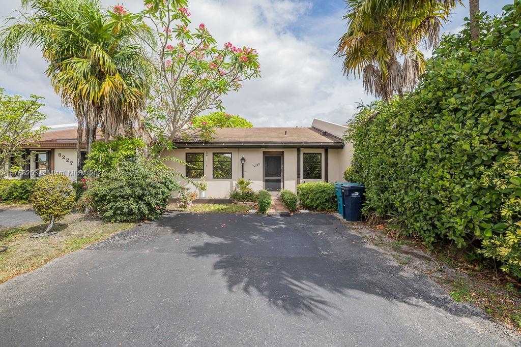 Small Image of 5229 SOUTH WEST 139TH CT, Miami Number 2