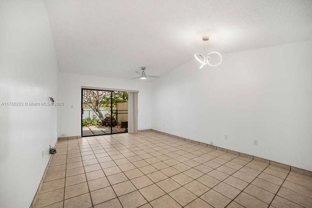 Small Image of 5229 SOUTH WEST 139TH CT, Miami Number 4