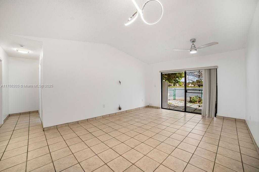 Small Image of 5229 SOUTH WEST 139TH CT, Miami Number 6