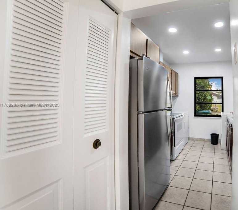 Small Image of 5229 SOUTH WEST 139TH CT, Miami Number 7