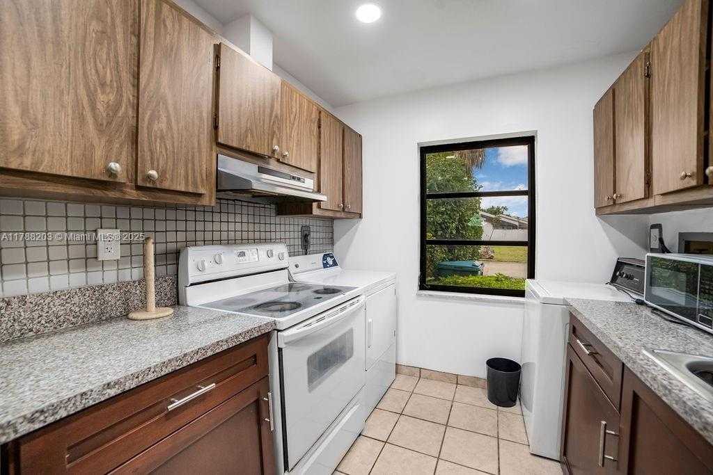 Small Image of 5229 SOUTH WEST 139TH CT, Miami Number 9