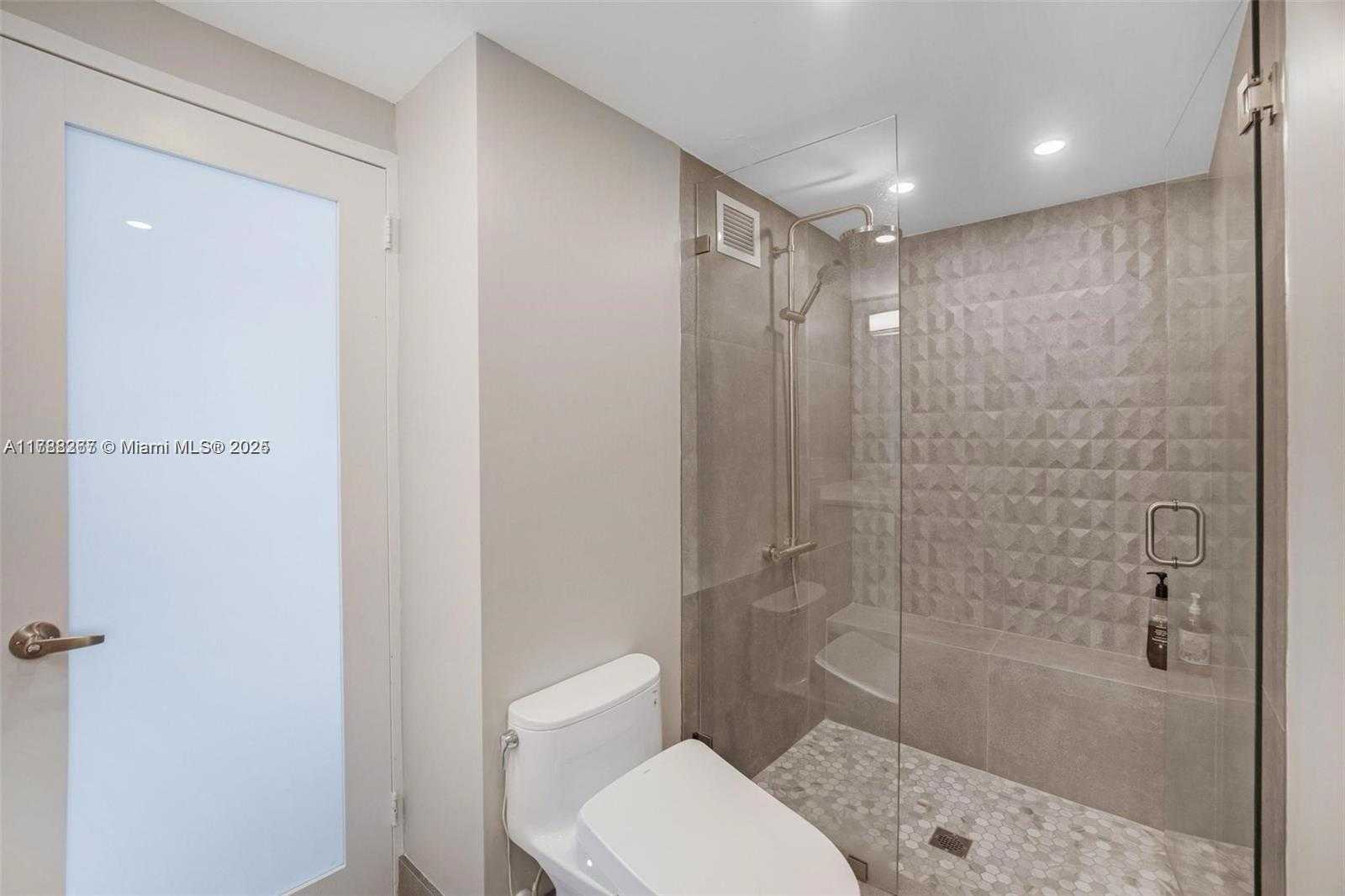 Small Image of 2899 COLLINS AVE #PHA, Miami Beach Number 14