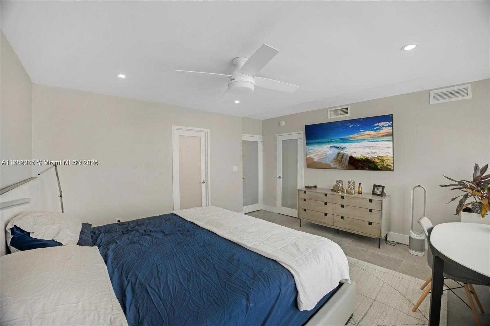 Small Image of 2899 COLLINS AVE #PHA, Miami Beach Number 23