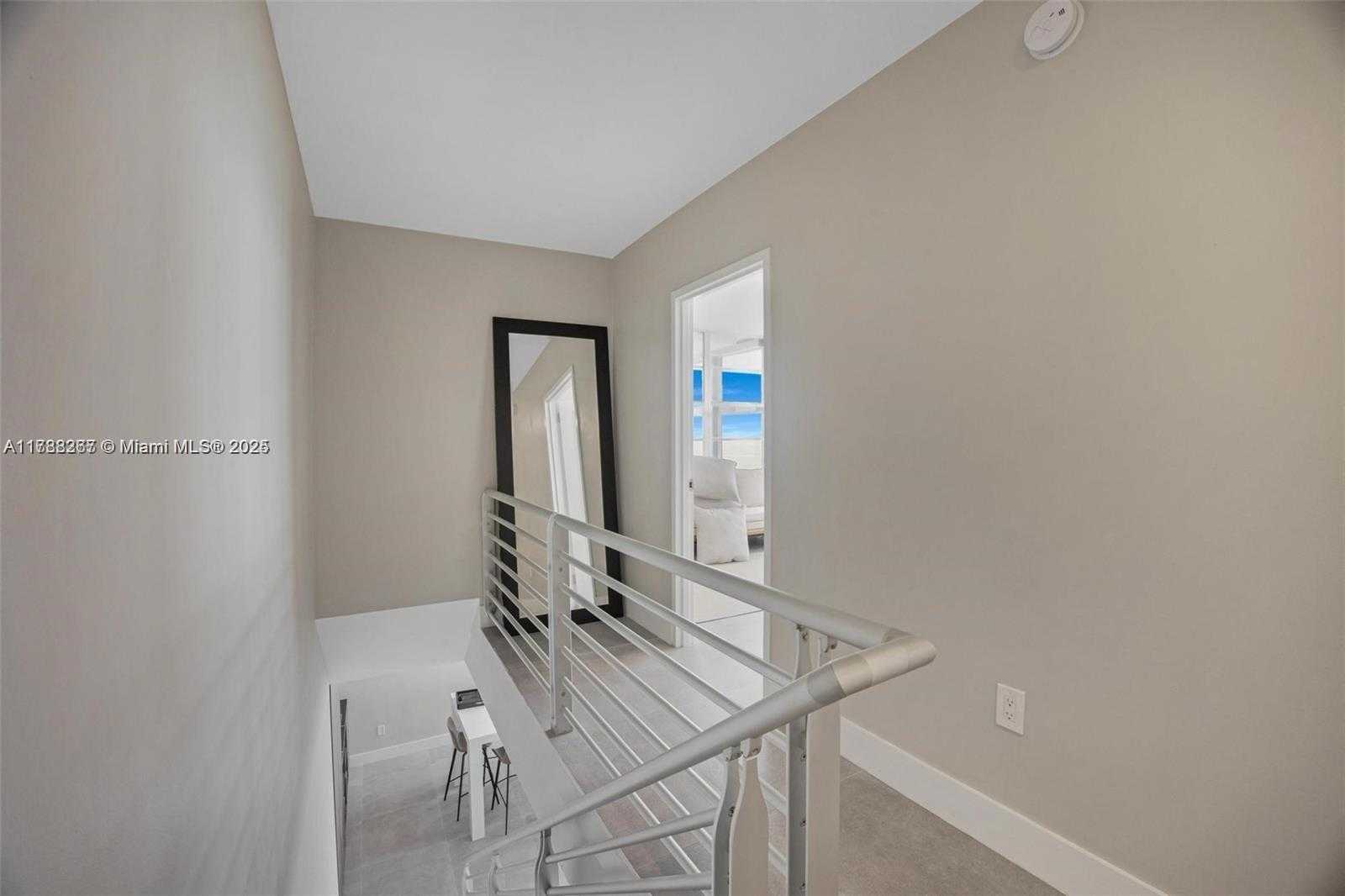 Small Image of 2899 COLLINS AVE #PHA, Miami Beach Number 24