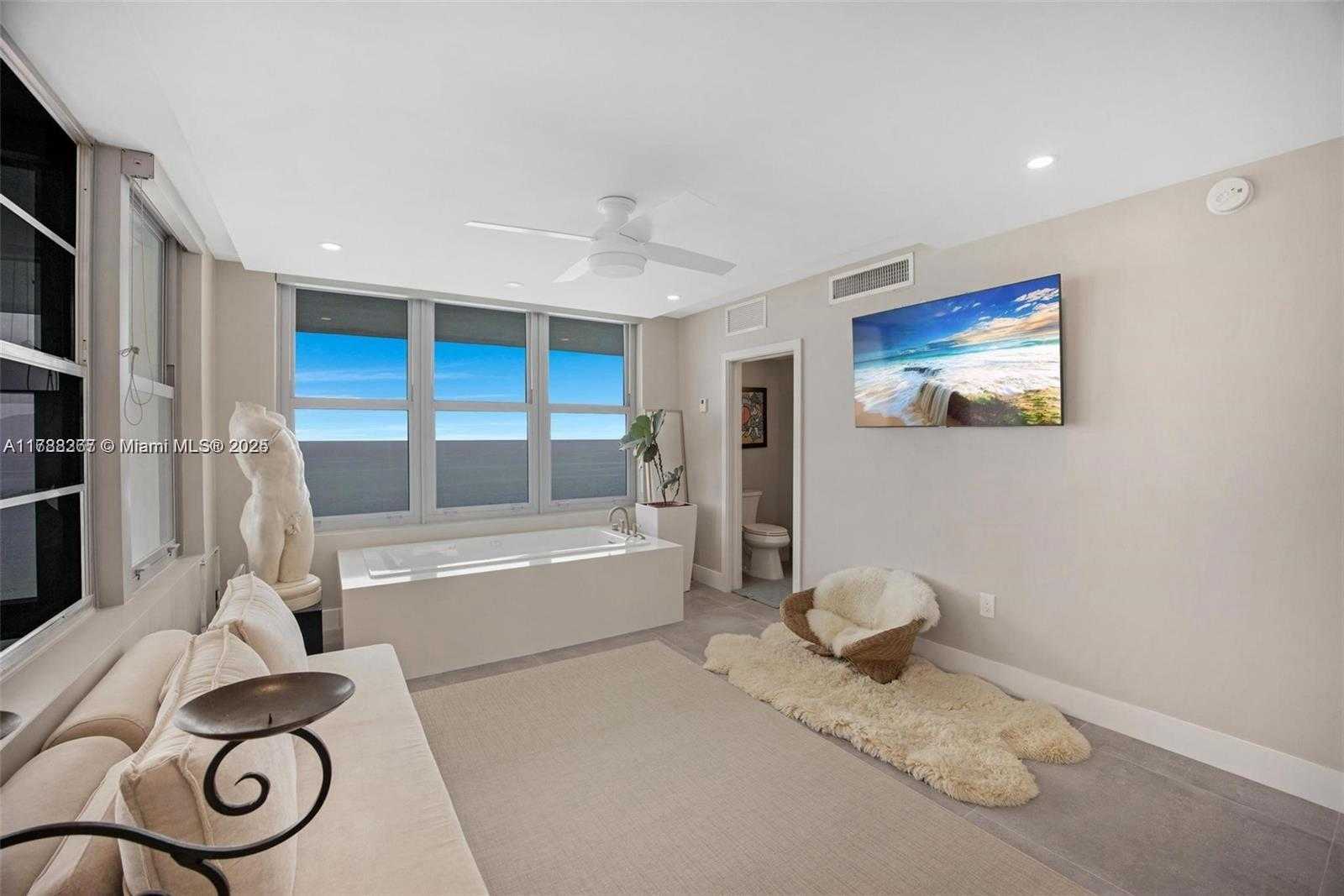 Small Image of 2899 COLLINS AVE #PHA, Miami Beach Number 25