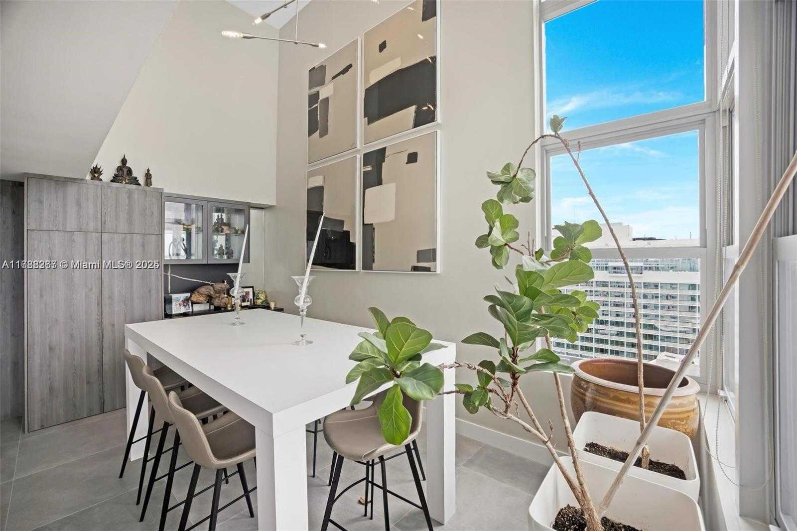 Small Image of 2899 COLLINS AVE #PHA, Miami Beach Number 36