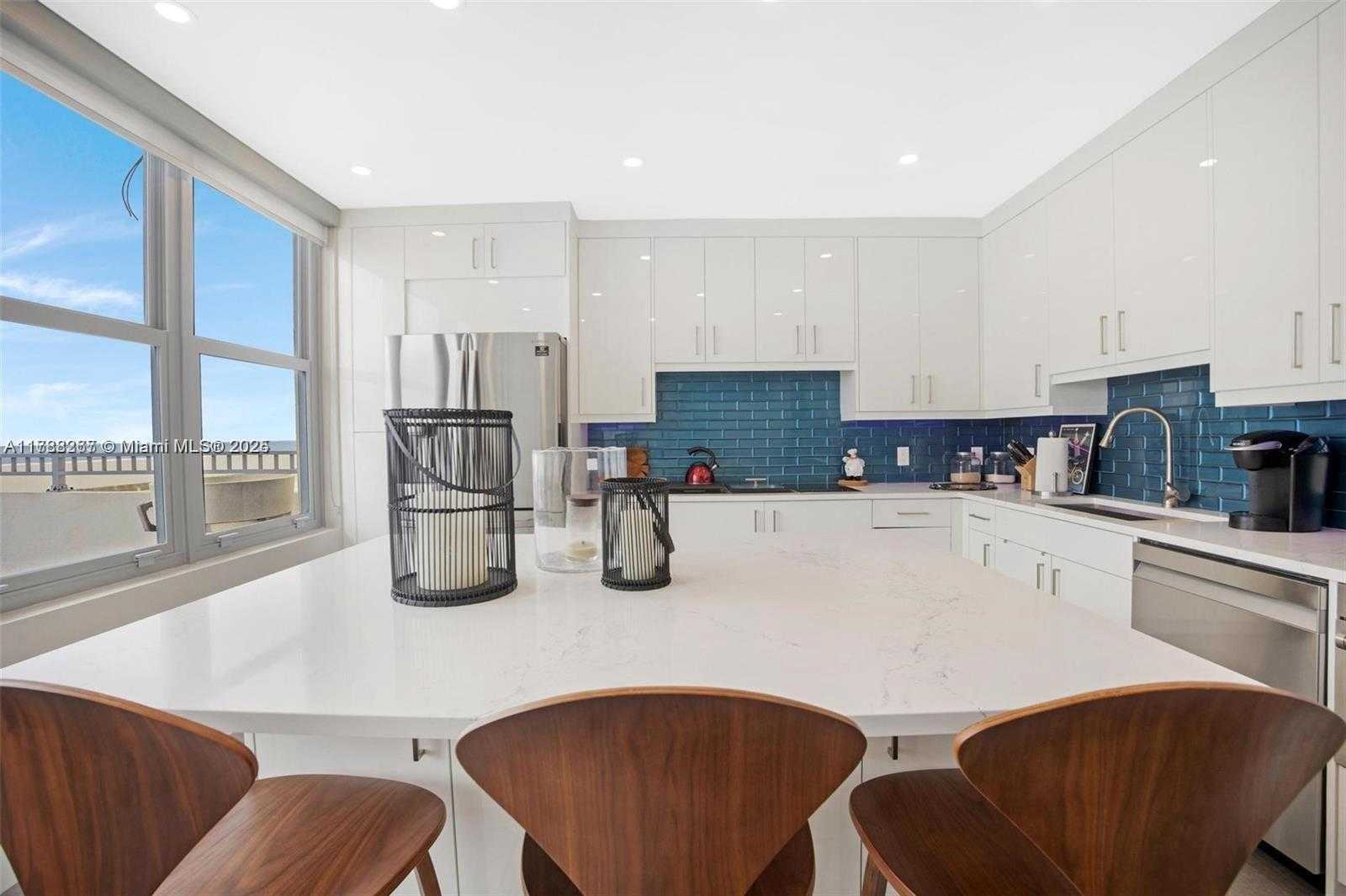 Small Image of 2899 COLLINS AVE #PHA, Miami Beach Number 38