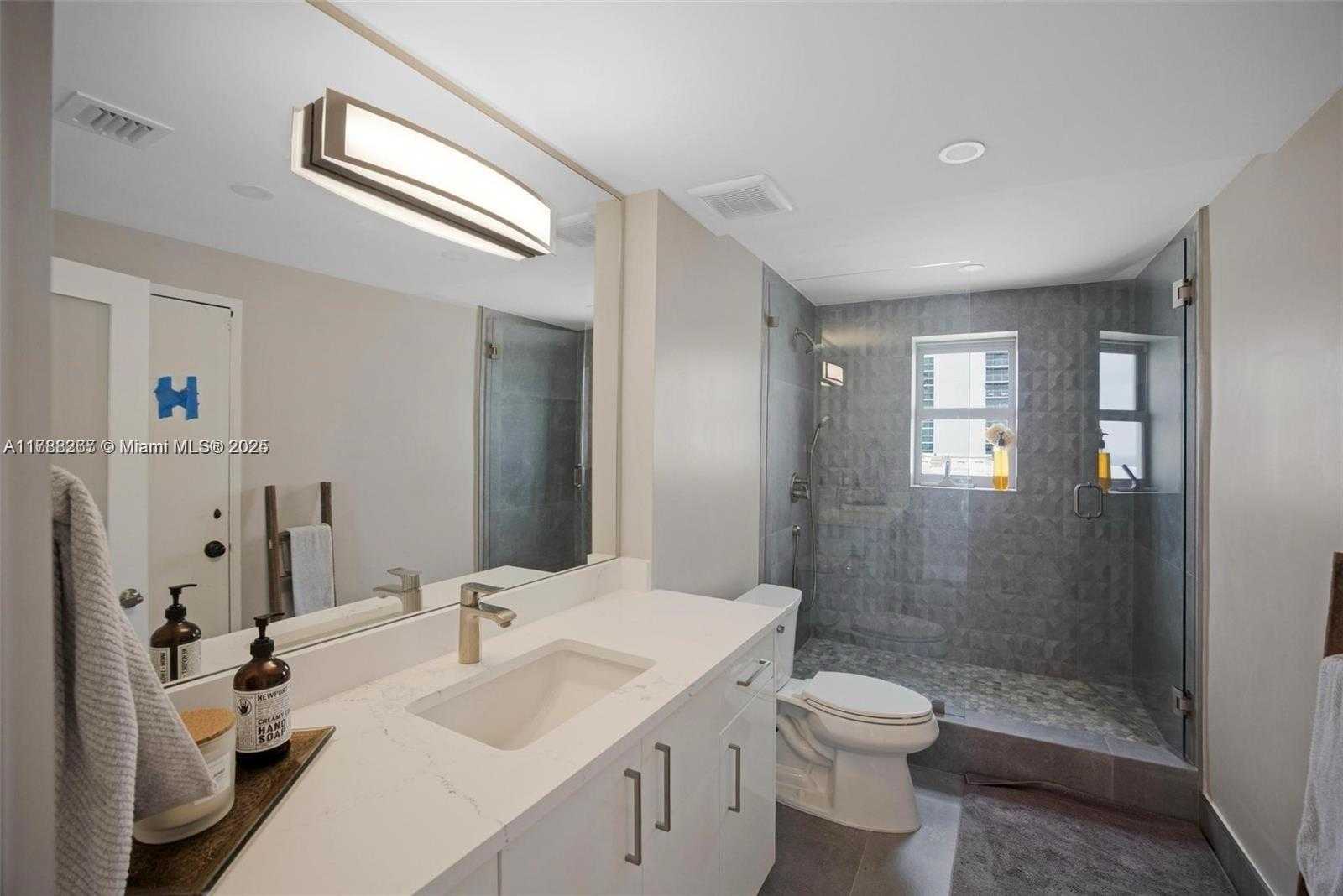 Small Image of 2899 COLLINS AVE #PHA, Miami Beach Number 52