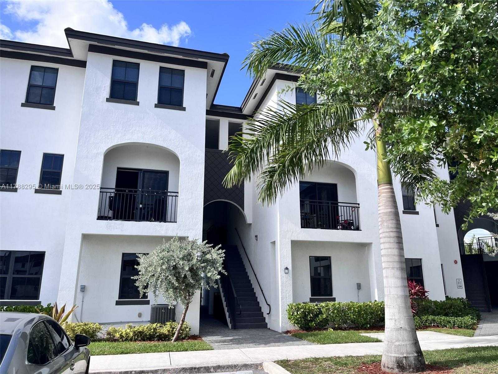 Small Image of 15500 SOUTH WEST 136TH ST #104, Miami Number 3