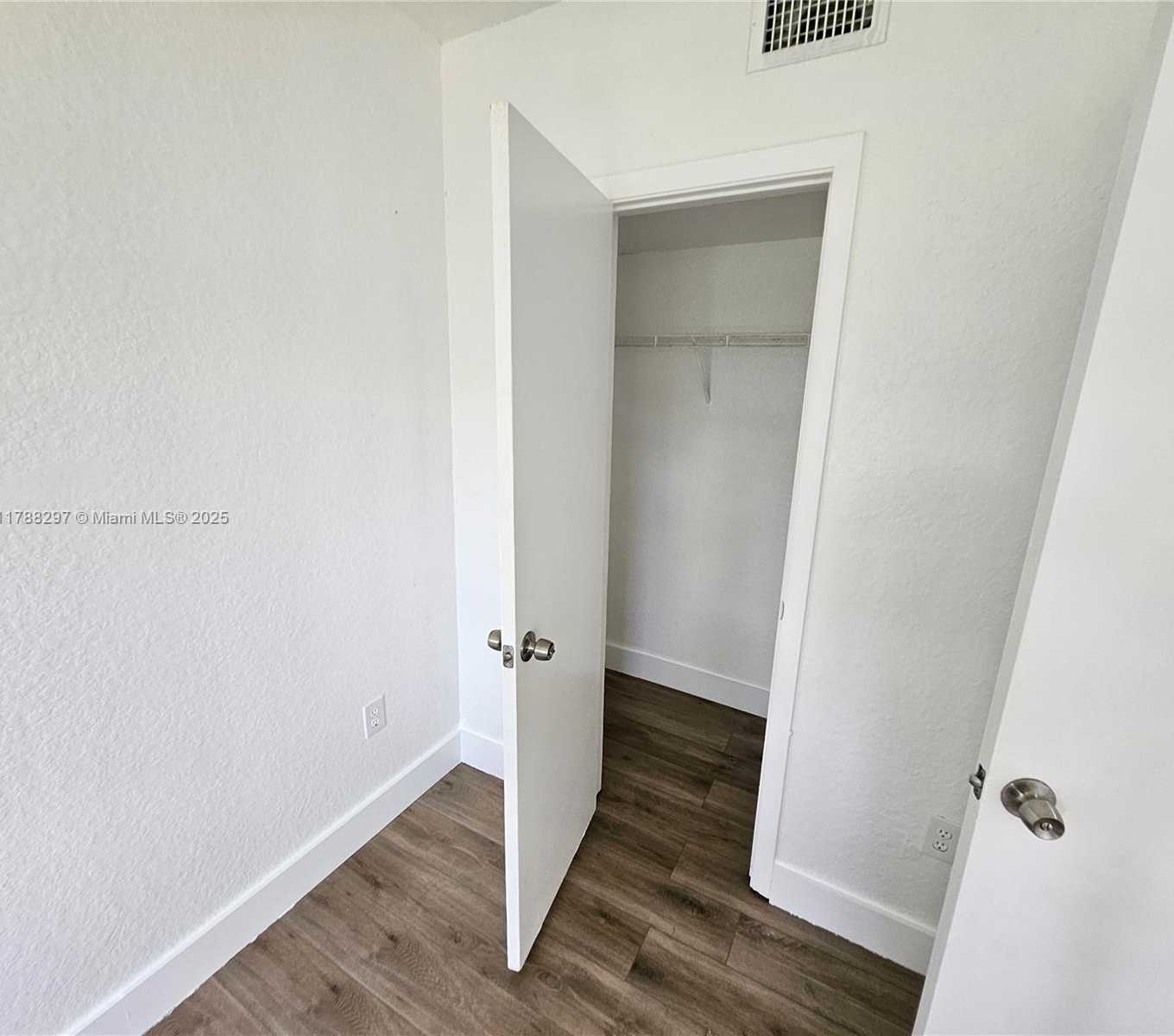 Small Image of 450 NORTH WEST 84TH ST #450, Miami Number 13