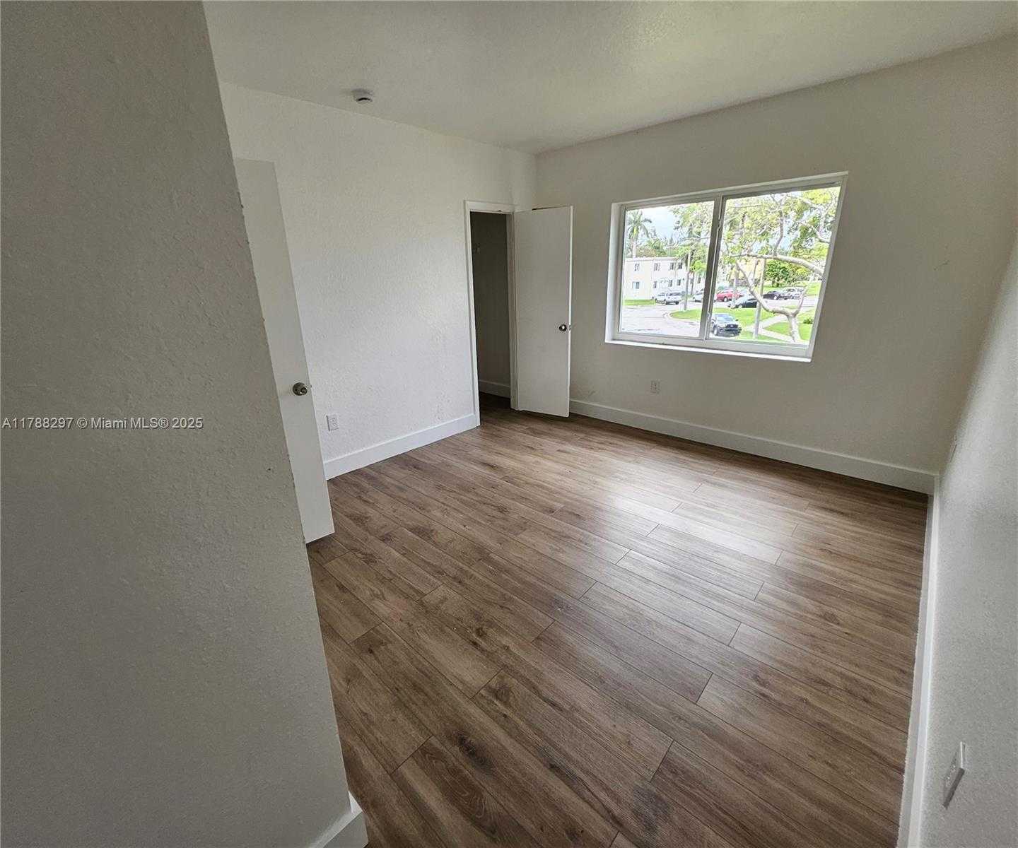 Small Image of 450 NORTH WEST 84TH ST #450, Miami Number 23
