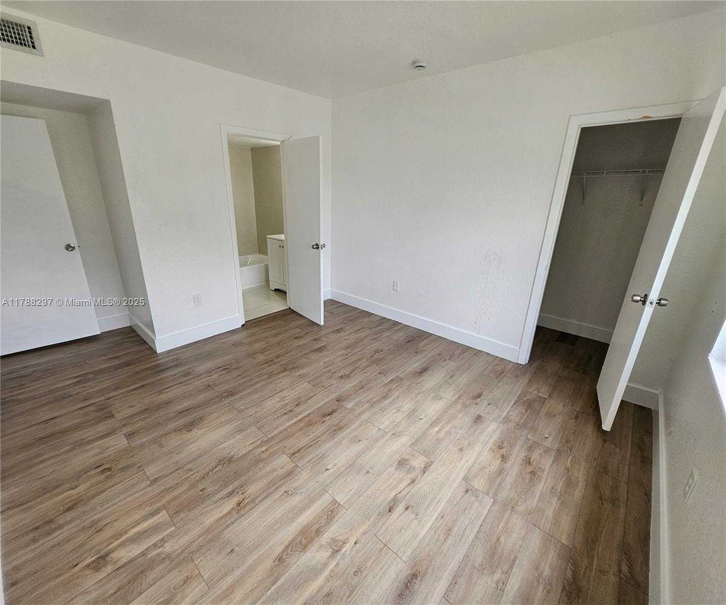 Small Image of 450 NORTH WEST 84TH ST #450, Miami Number 24