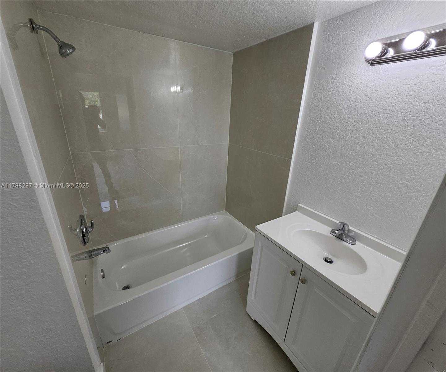 Small Image of 450 NORTH WEST 84TH ST #450, Miami Number 25