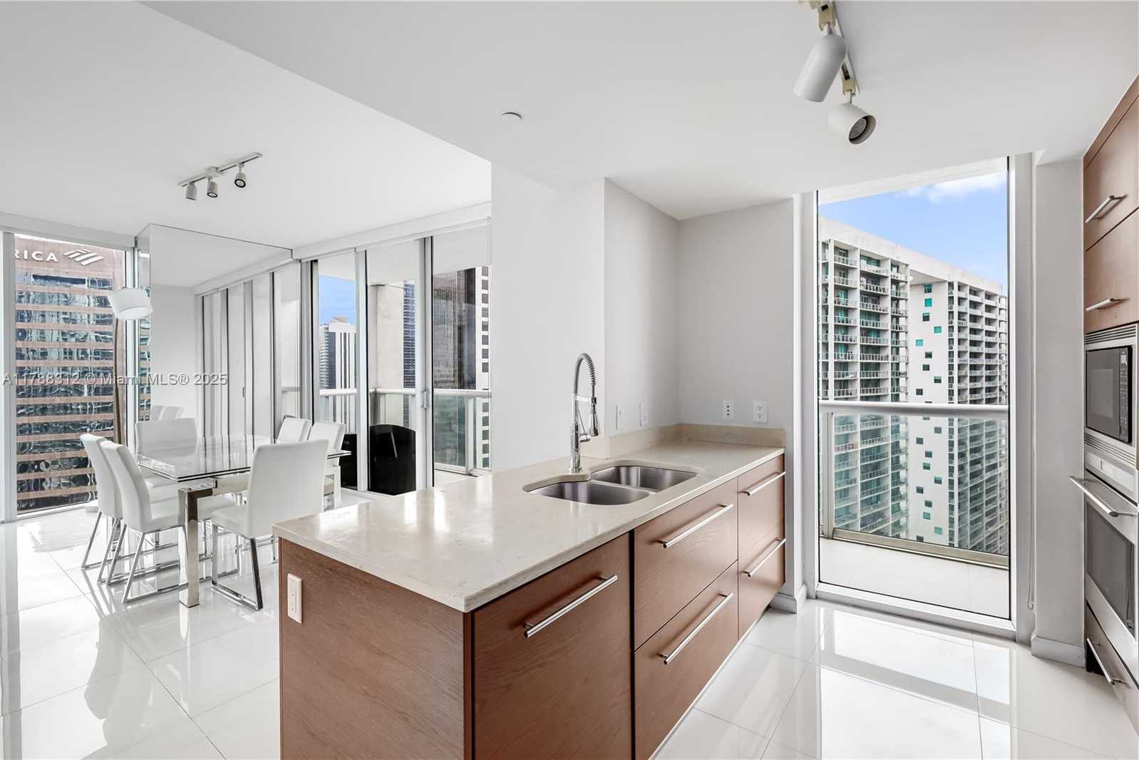 Small Image of 485 BRICKELL AVE #3508, Miami Number 10