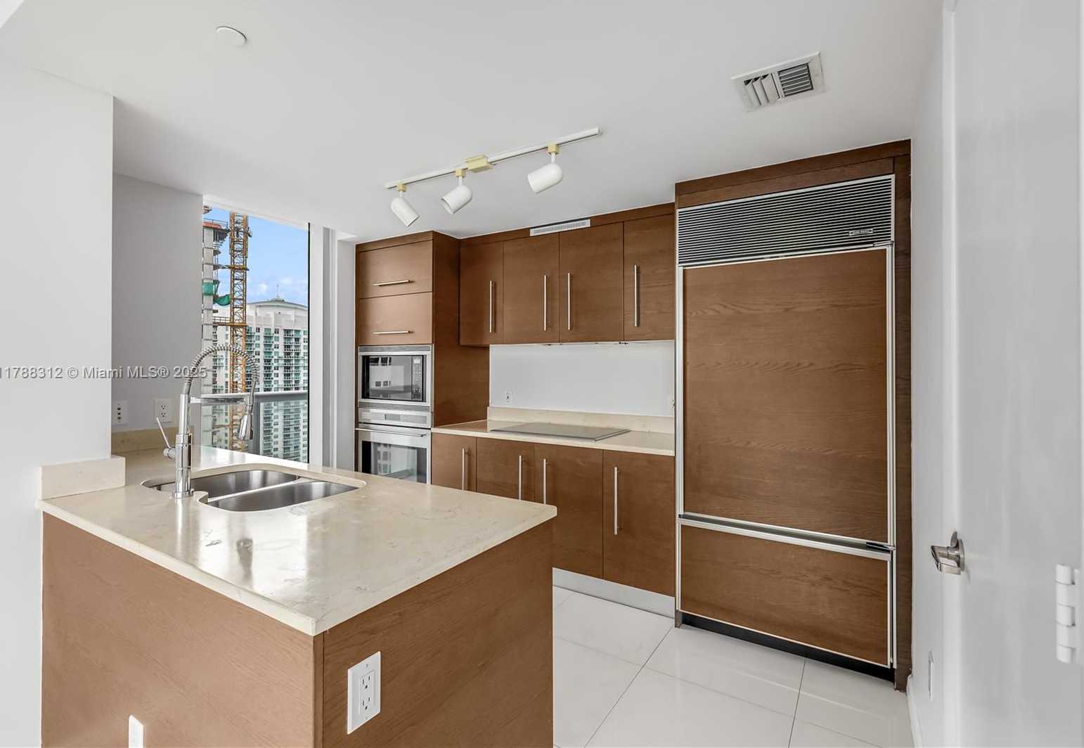 Small Image of 485 BRICKELL AVE #3508, Miami Number 12