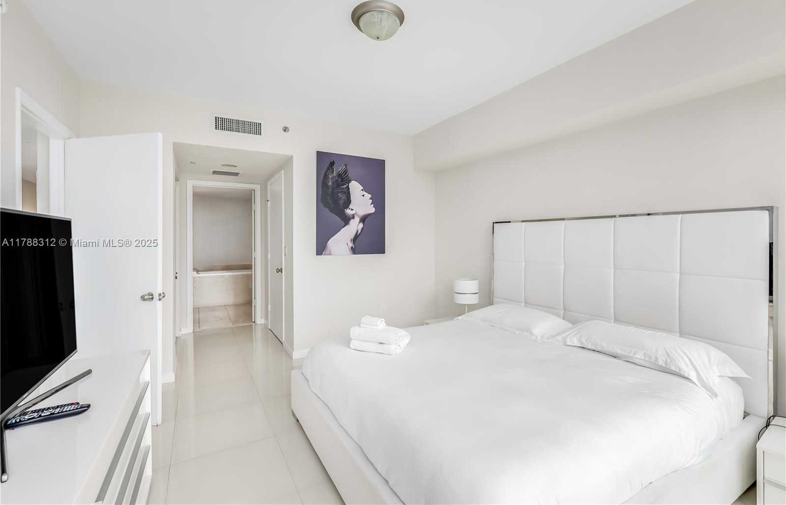 Small Image of 485 BRICKELL AVE #3508, Miami Number 17