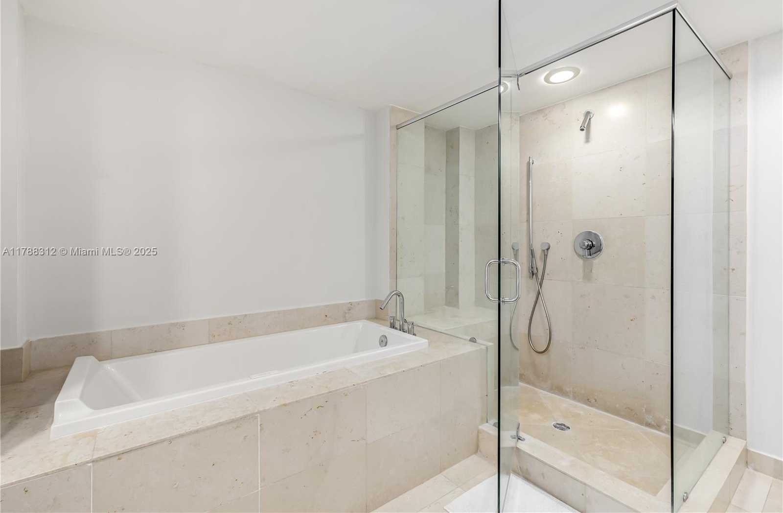 Small Image of 485 BRICKELL AVE #3508, Miami Number 22