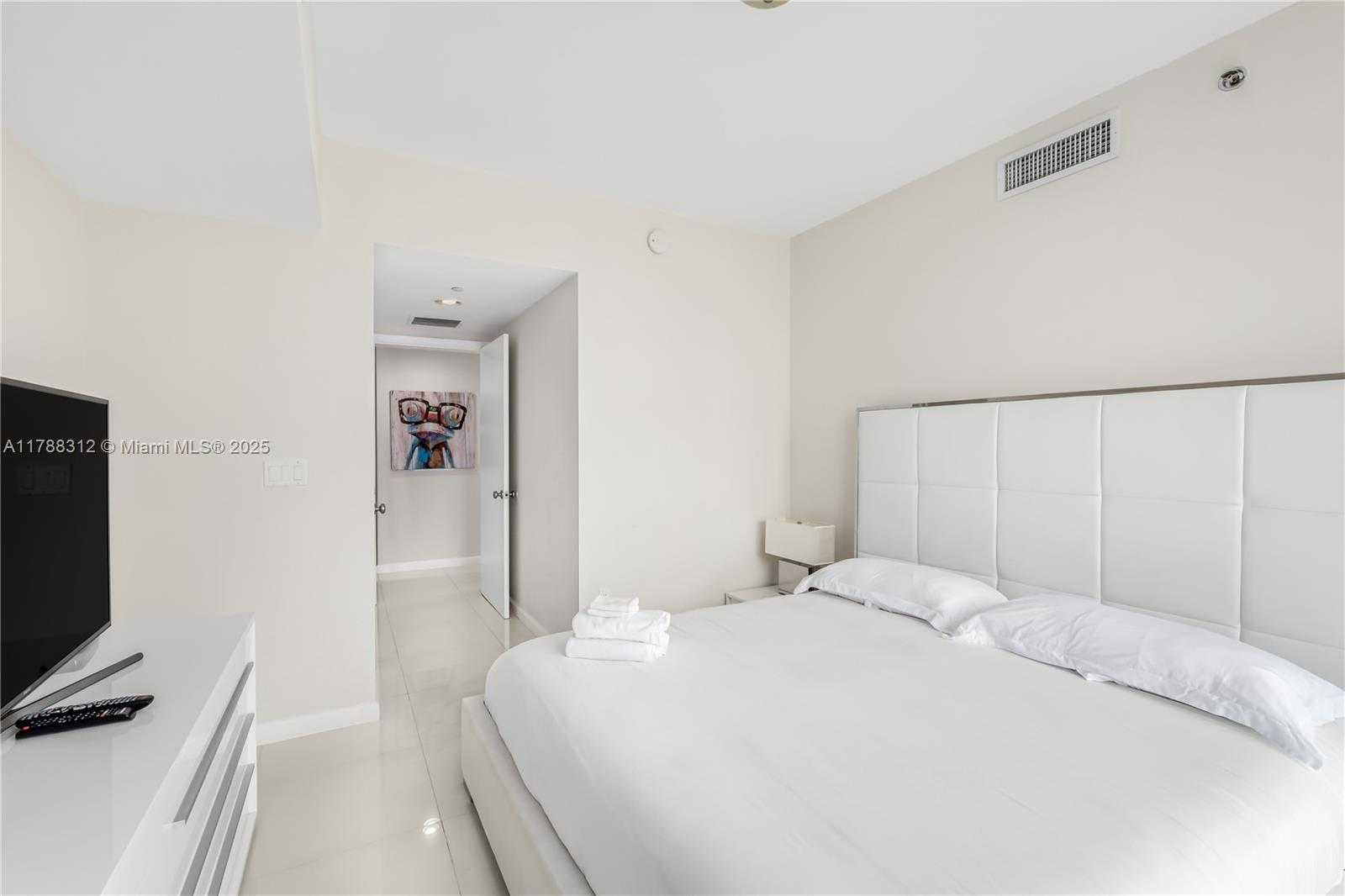 Small Image of 485 BRICKELL AVE #3508, Miami Number 23