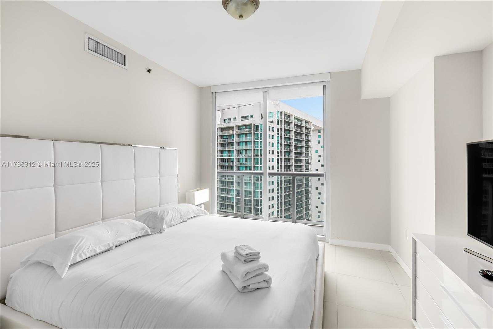 Small Image of 485 BRICKELL AVE #3508, Miami Number 24