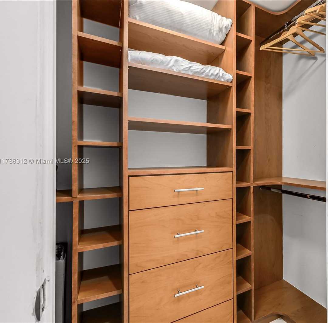 Small Image of 485 BRICKELL AVE #3508, Miami Number 25